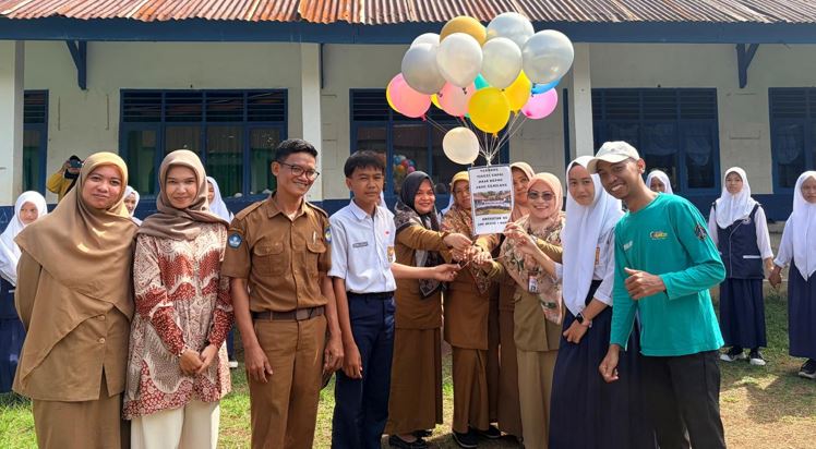 Resmi Lulus! Siswa Kelas IX SMPN 1 Manuju Lepaskan Balon Harapan Menuju Masa Depan Cerah